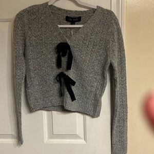 Oak&Trellis heather grey bow sweater